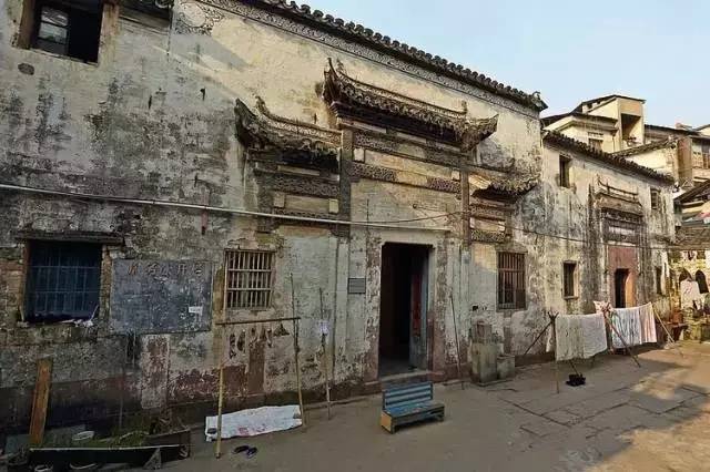 今日早上7点于指定地点集合(集合时间可能有前后调整),由专车前往国家