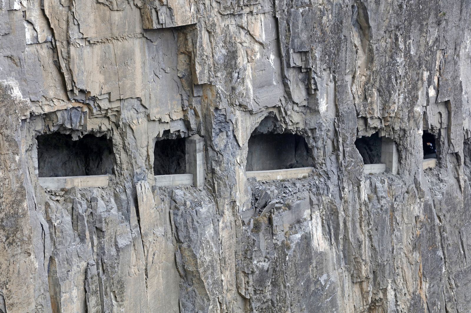 錫崖溝掛壁公路2.jpg